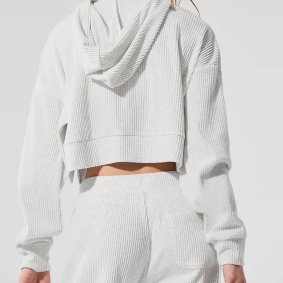 Alo Yoga Muse Hoodie in White Heather - S - Picture 3 of 5